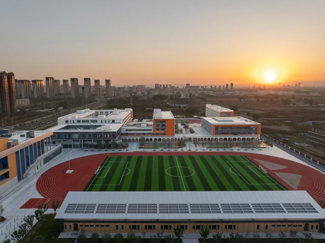 呼和浩特市第四中学南校区 · 1