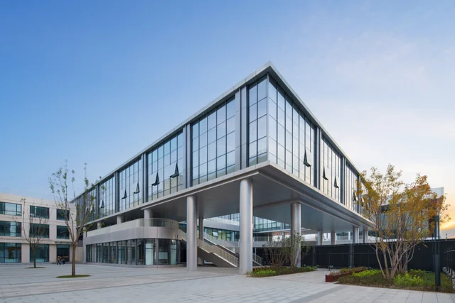 呼和浩特市第四中学南校区 · 10