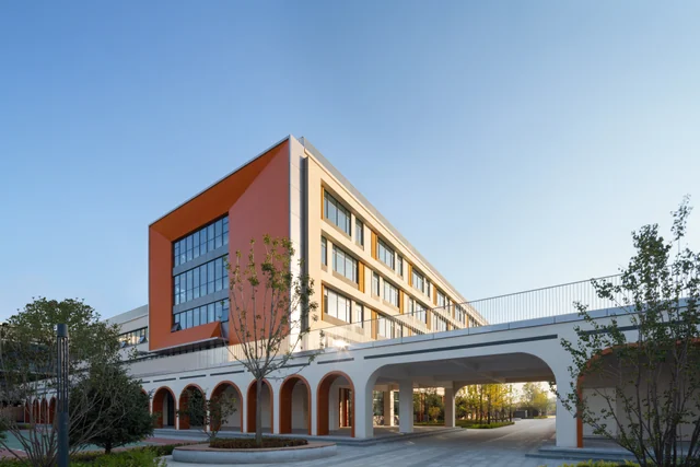 呼和浩特市第四中学南校区 · 11