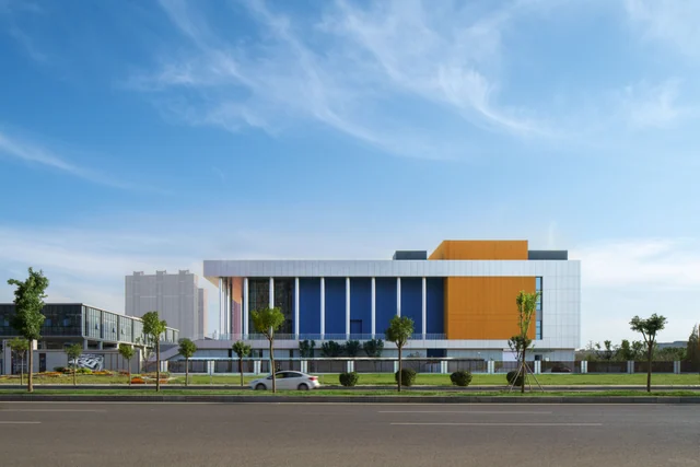 呼和浩特市第四中学南校区 · 12