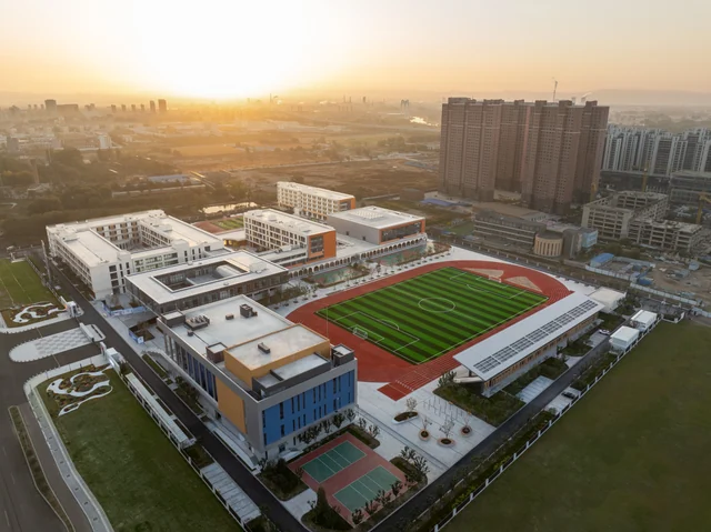 呼和浩特市第四中学南校区 · 3