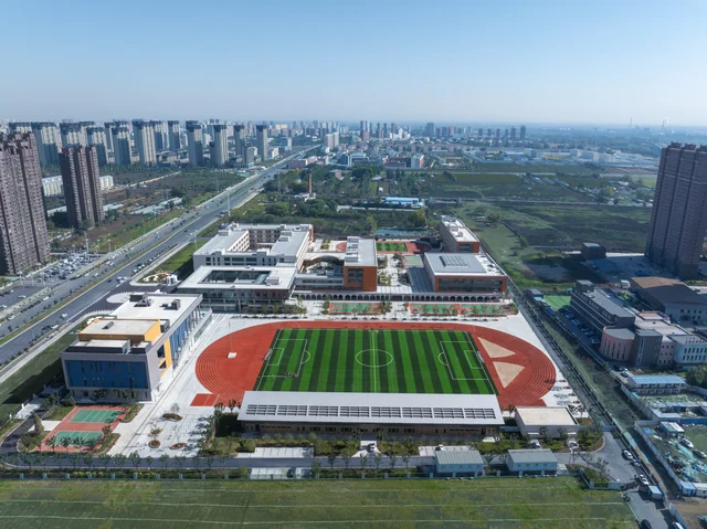 呼和浩特市第四中学南校区 · 4