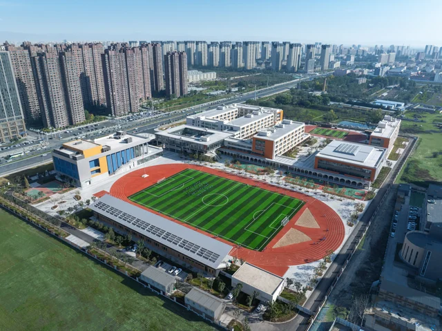 呼和浩特市第四中学南校区 · 6