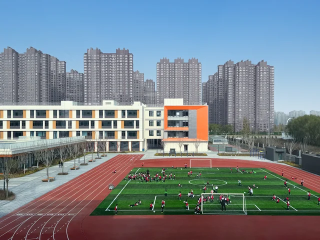 呼和浩特市第四中学南校区 · 7
