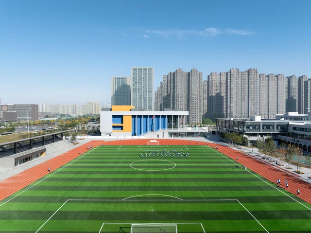 呼和浩特市第四中学南校区 · 8