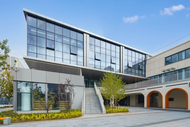 呼和浩特市第四中学南校区 · 9